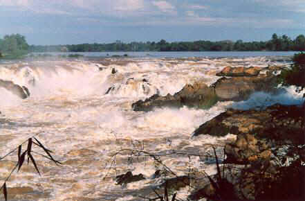 The falls stretch 13 km across the Mekong and its islands. These on the eastern shore the falls are the most impressive.