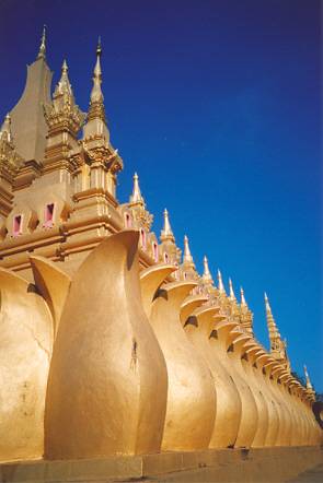 Pha That Luang rises 45 meters above the ground.