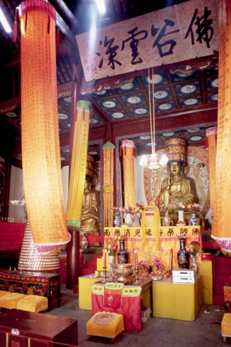 Temples in Xiu Shan Park honored both the Buddha and Chinese gods.