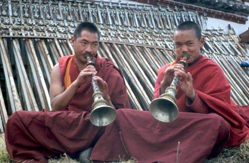 Gyalings are made of ebony and silver with gilt accents and may have decorations of turquoise and coral. 