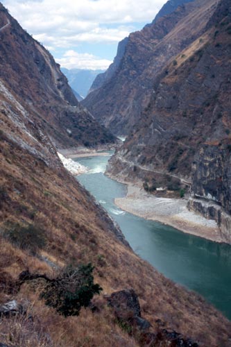 The Yangze has started to pick up speed here.