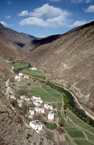 We're descending from a 3,600-meter pass north of Derong.