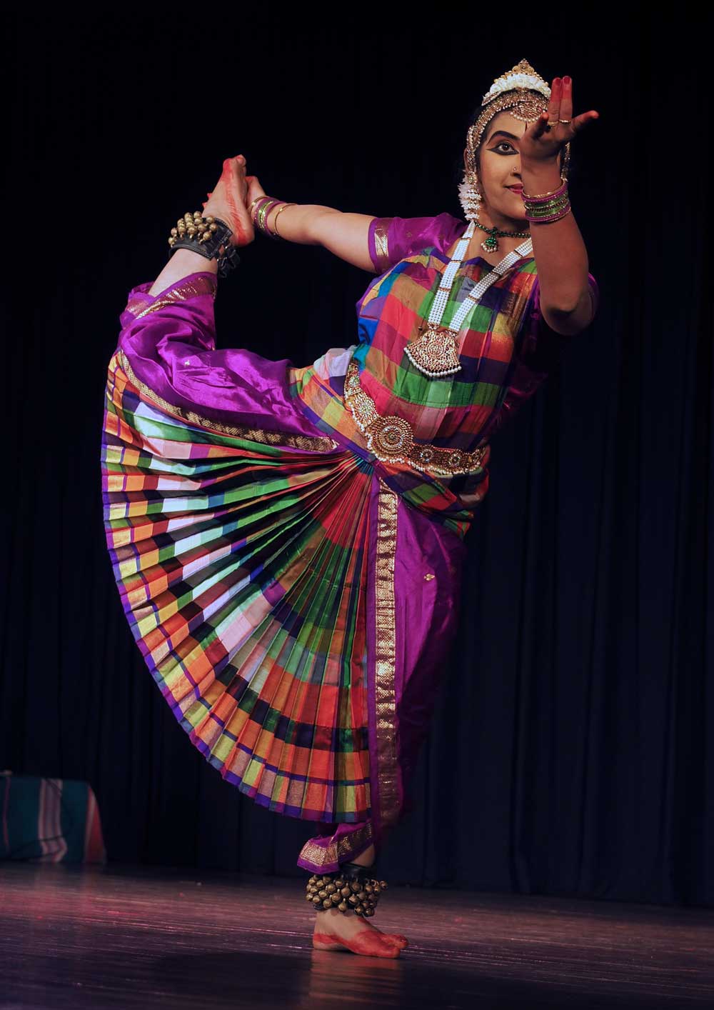 SHOBHANA UNSEEN PHOTOS | Indian classical dance, Indian classical dancer,  Bharatanatyam poses
